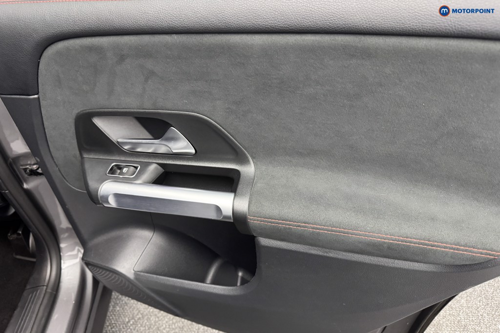 Mercedes-Benz GLB Amg Line Automatic Petrol SUV - Stock Number (1579983) - 22nd supplementary image