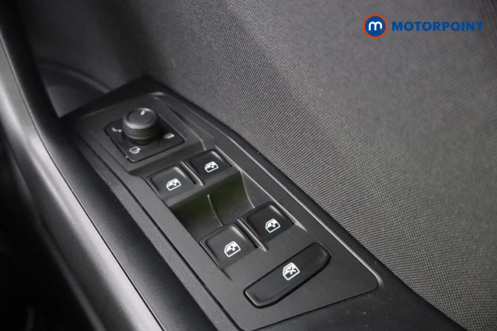 Volkswagen T-Roc Life Manual Petrol SUV - Stock Number (1580200) - 13th supplementary image