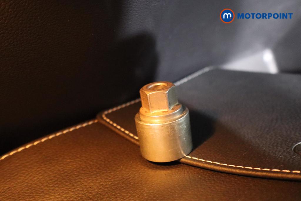 Volkswagen T-Roc Life Manual Petrol SUV - Stock Number (1580200) - 15th supplementary image