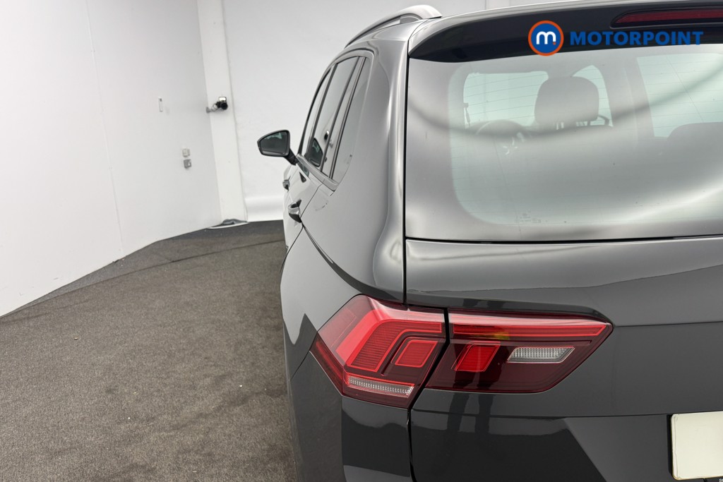 Volkswagen Tiguan Life Manual Petrol SUV - Stock Number (1580575) - 5th supplementary image