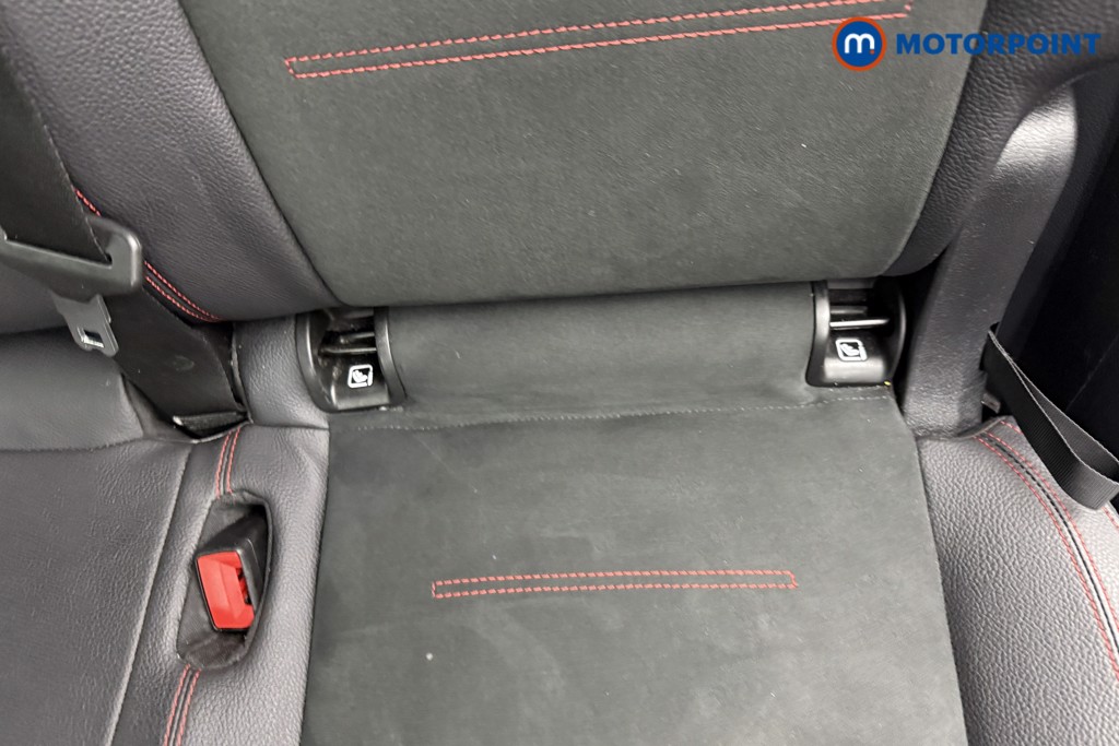 Mercedes-Benz GLB Amg Line Automatic Petrol SUV - Stock Number (1581493) - 23rd supplementary image