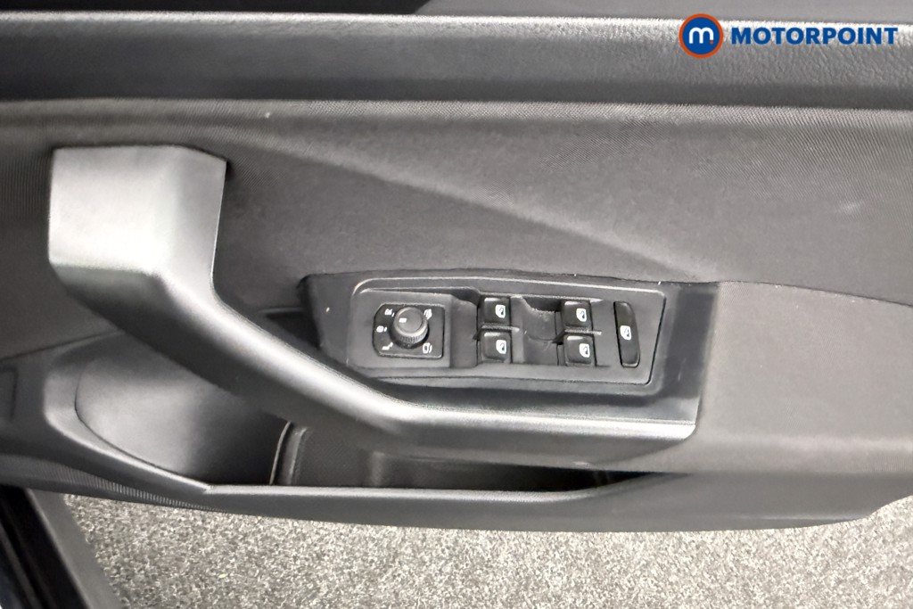Volkswagen T-Roc Life Manual Petrol SUV - Stock Number (1582336) - 17th supplementary image