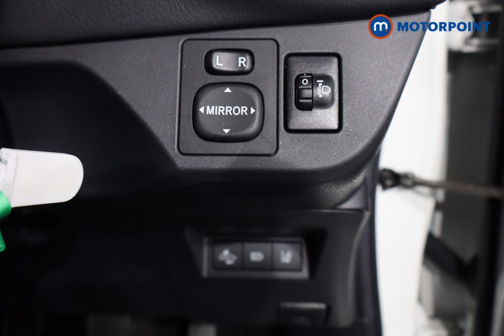 Toyota Yaris Y20 Manual Petrol Hatchback - Stock Number (1583225) - 20th supplementary image