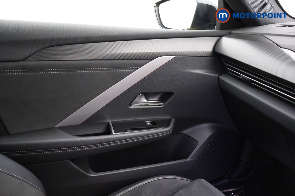 Vauxhall Astra Ultimate Automatic Petrol Hatchback - Stock Number (1583704) - 13th supplementary image