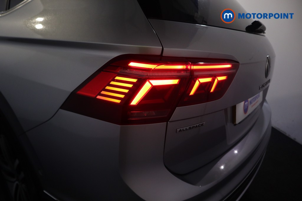 Volkswagen Tiguan Allspace Elegance Automatic Petrol SUV - Stock Number (1584724) - 29th supplementary image