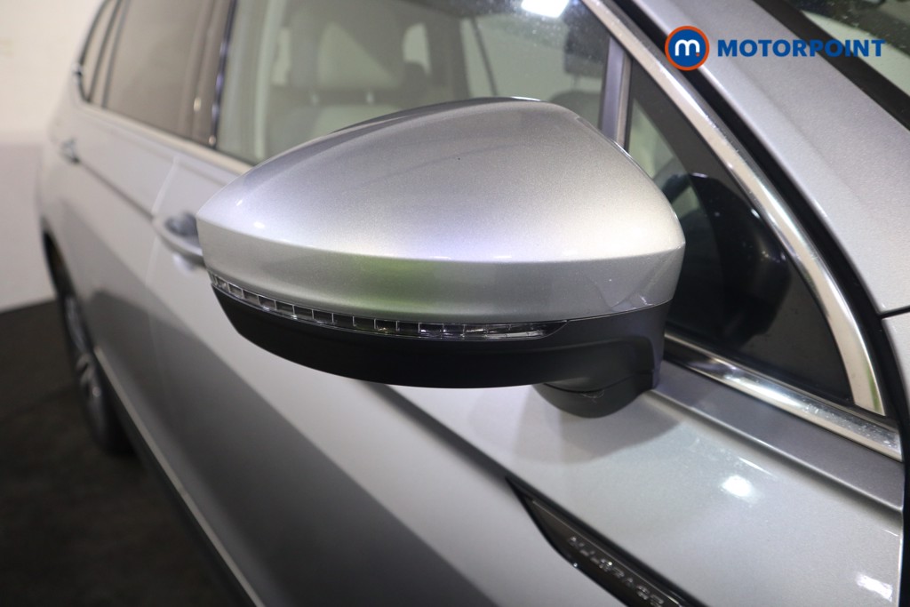 Volkswagen Tiguan Allspace Elegance Automatic Petrol SUV - Stock Number (1584724) - 33rd supplementary image