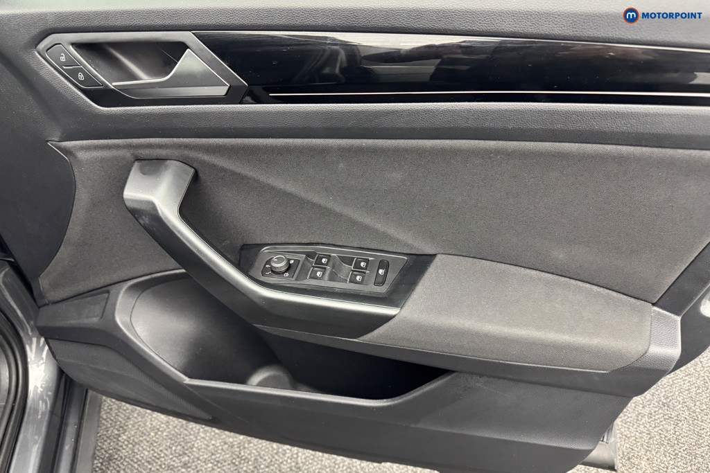 Volkswagen T-Roc Black Edition Automatic Petrol SUV - Stock Number (1585577) - 22nd supplementary image