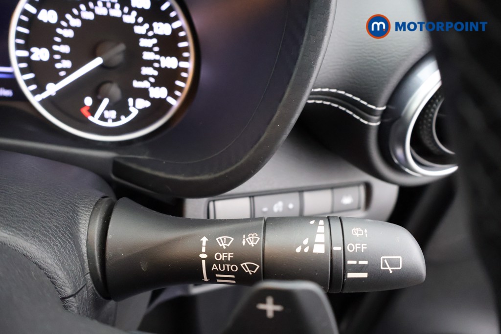 Nissan Juke N-Connecta Automatic Petrol SUV - Stock Number (1585806) - 6th supplementary image
