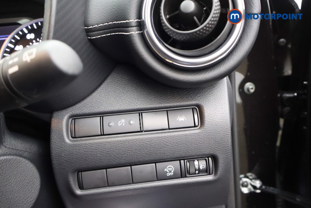Nissan Juke N-Connecta Automatic Petrol SUV - Stock Number (1585806) - 7th supplementary image