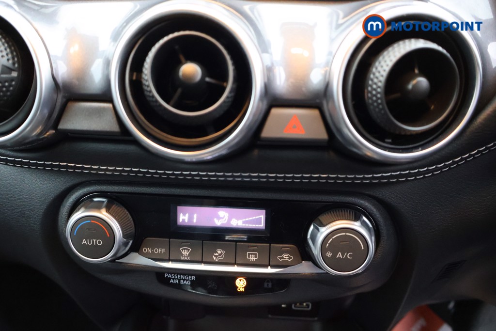Nissan Juke N-Connecta Automatic Petrol SUV - Stock Number (1585806) - 9th supplementary image
