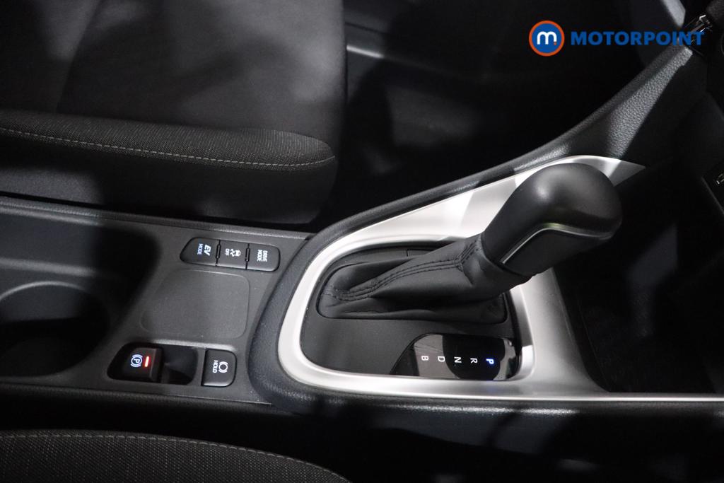 Toyota Yaris Design Automatic Petrol-Electric Hybrid Hatchback - Stock Number (1586530) - 4th supplementary image