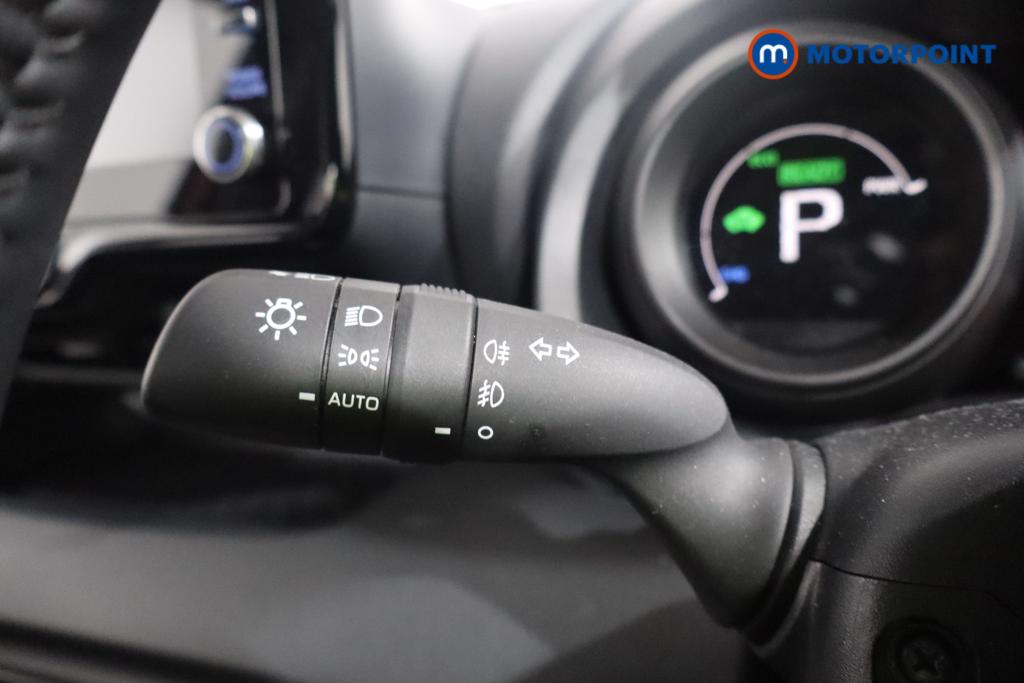 Toyota Yaris Design Automatic Petrol-Electric Hybrid Hatchback - Stock Number (1586530) - 9th supplementary image
