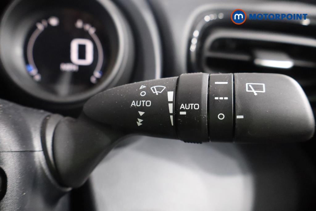 Toyota Yaris Design Automatic Petrol-Electric Hybrid Hatchback - Stock Number (1586530) - 10th supplementary image