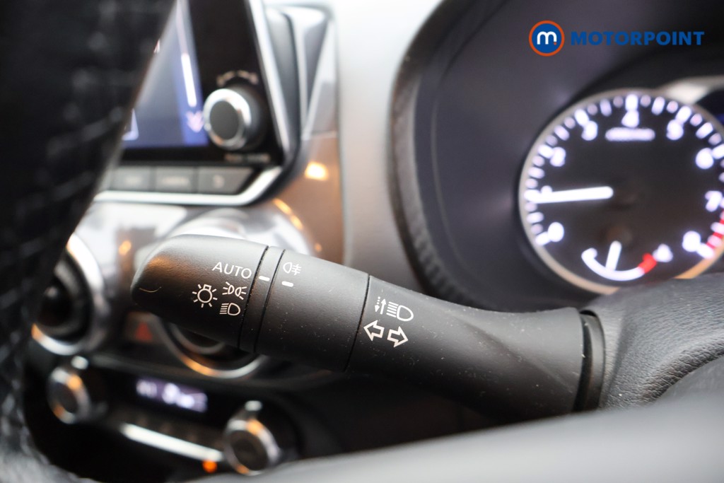 Nissan Juke N-Connecta Manual Petrol SUV - Stock Number (1586598) - 4th supplementary image
