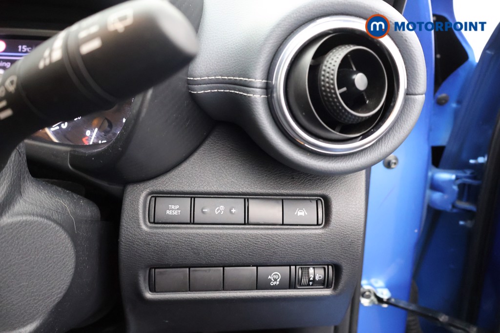 Nissan Juke N-Connecta Manual Petrol SUV - Stock Number (1586598) - 7th supplementary image
