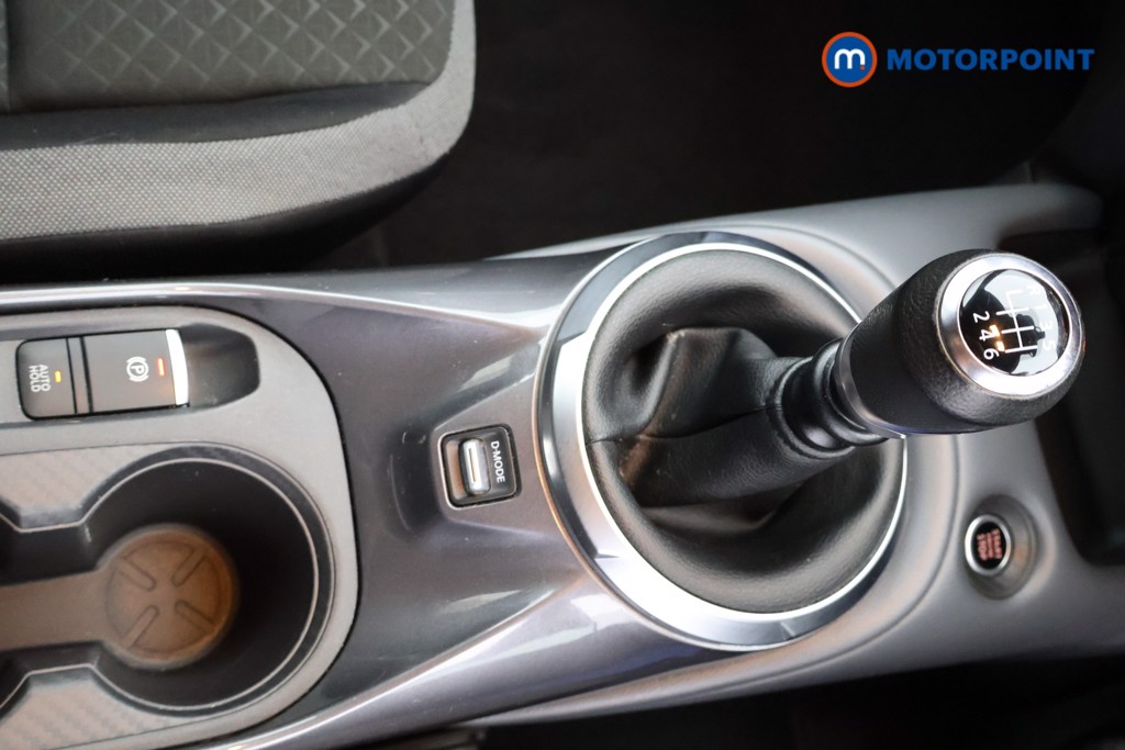 Nissan Juke N-Connecta Manual Petrol SUV - Stock Number (1586598) - 11th supplementary image