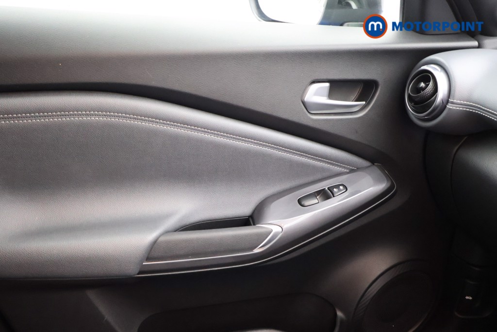 Nissan Juke N-Connecta Manual Petrol SUV - Stock Number (1586598) - 13th supplementary image