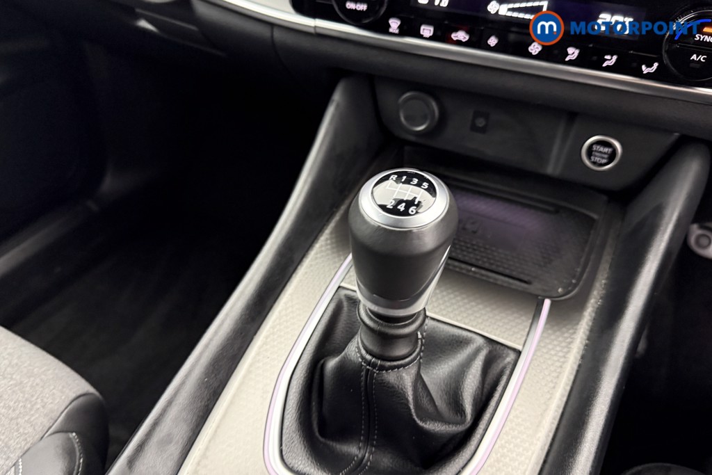 Nissan Qashqai N-Connecta Manual Petrol SUV - Stock Number (1586714) - 11th supplementary image