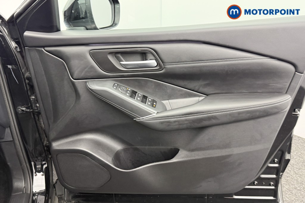 Nissan Qashqai N-Connecta Manual Petrol SUV - Stock Number (1586714) - 16th supplementary image