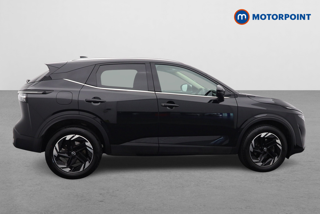 Nissan Qashqai N-Connecta Manual Petrol SUV - Stock Number (1586714) - Drivers side