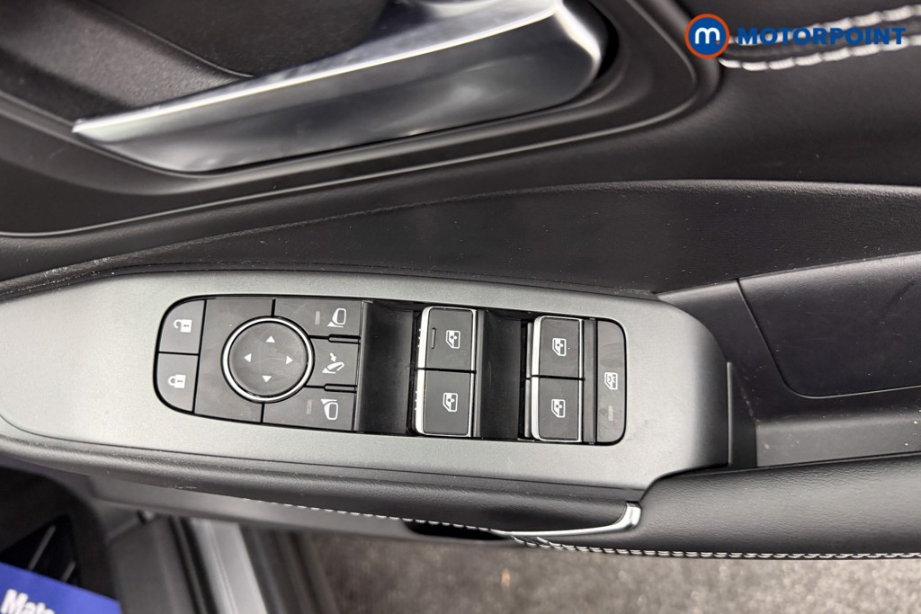 Nissan Qashqai N-Connecta Automatic Petrol SUV - Stock Number (1586715) - 2nd supplementary image