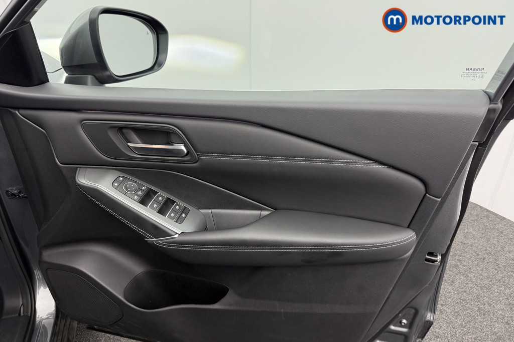 Nissan Qashqai N-Connecta Automatic Petrol SUV - Stock Number (1586715) - 1st supplementary image
