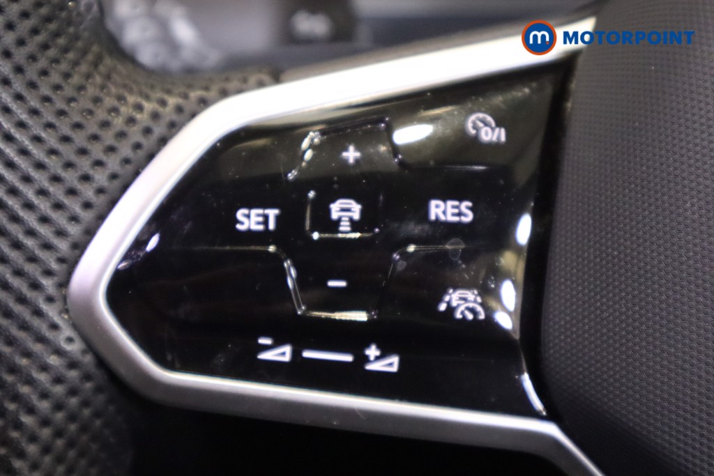 Volkswagen Tiguan R-Line Automatic Petrol SUV - Stock Number (1586778) - 17th supplementary image