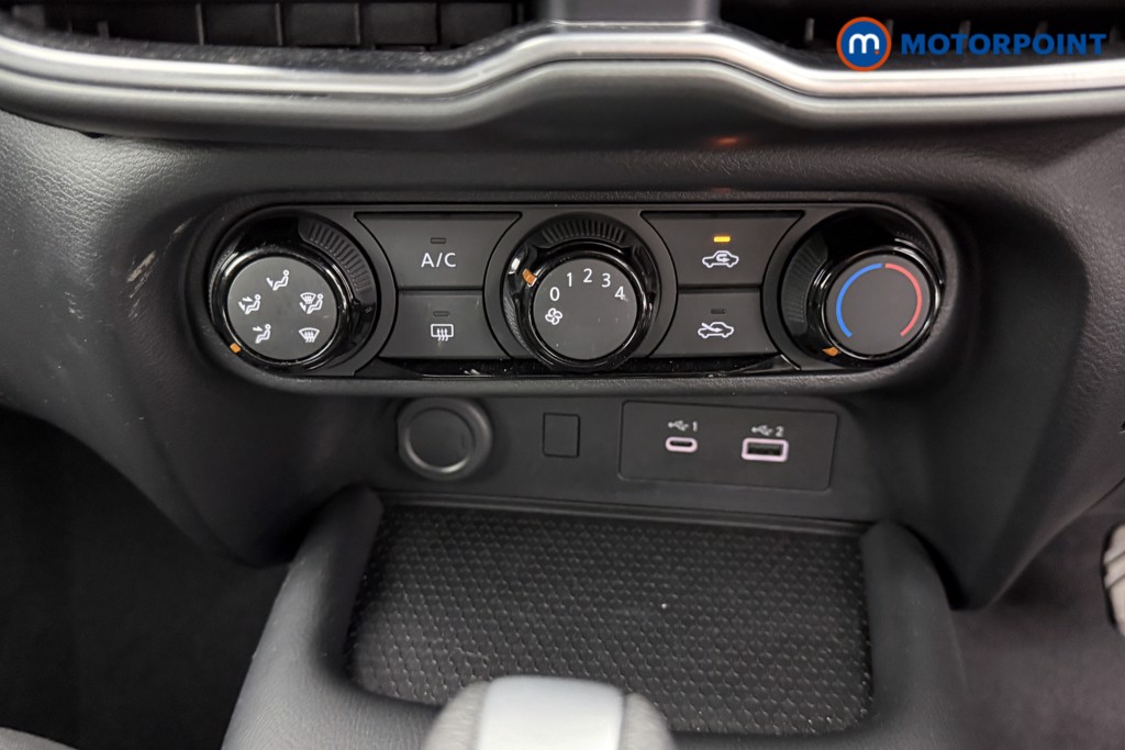 Nissan Juke Acenta Premium Automatic Petrol SUV - Stock Number (1587179) - 9th supplementary image