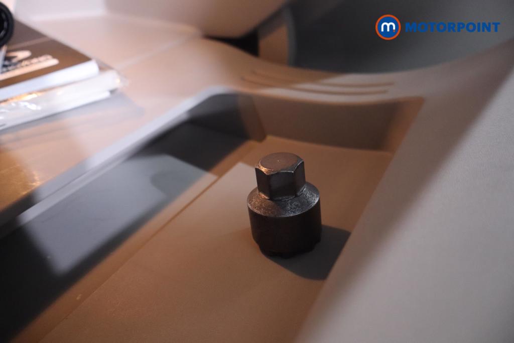 Ssangyong Tivoli Ultimate Manual Petrol SUV - Stock Number (1587351) - 13th supplementary image