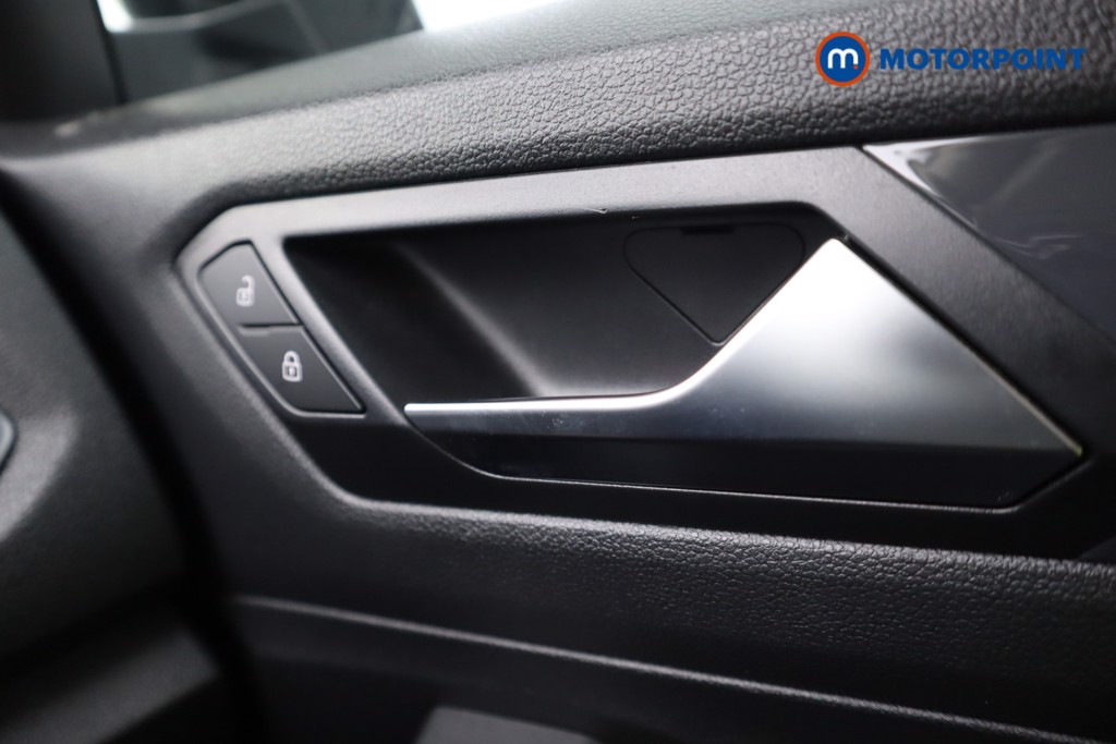 Volkswagen T-Roc SEL Manual Diesel SUV - Stock Number (1587657) - 9th supplementary image