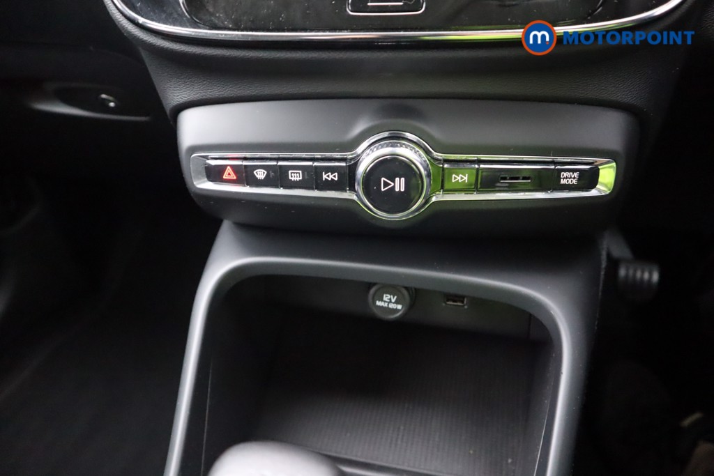 Volvo Xc40 Momentum Manual Petrol SUV - Stock Number (1577609) - 3rd supplementary image