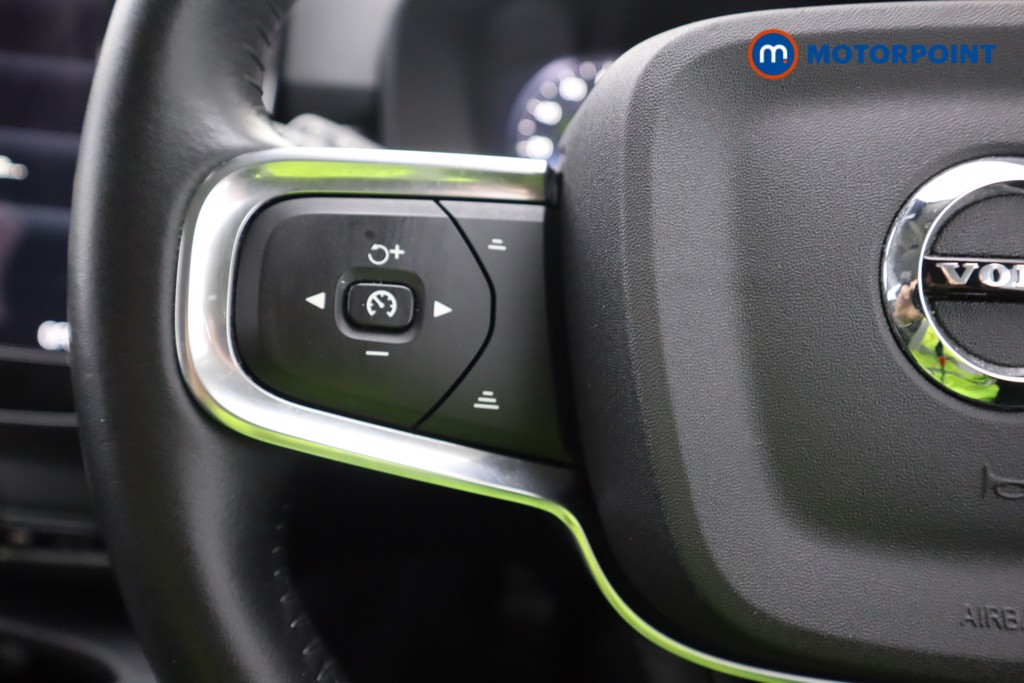Volvo Xc40 Momentum Manual Petrol SUV - Stock Number (1577609) - 5th supplementary image