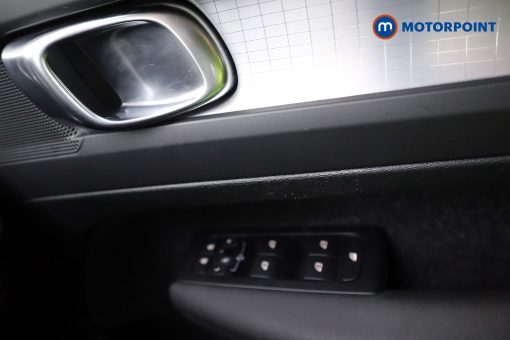 Volvo Xc40 Momentum Manual Petrol SUV - Stock Number (1577609) - 9th supplementary image