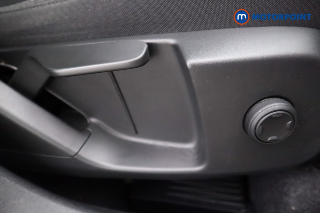 Volvo Xc40 Momentum Manual Petrol SUV - Stock Number (1577609) - 14th supplementary image