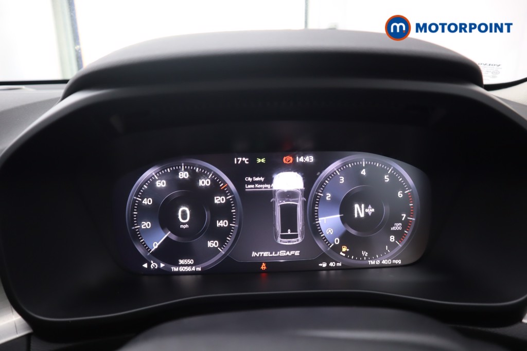 Volvo Xc40 Momentum Manual Petrol SUV - Stock Number (1577609) - 1st supplementary image