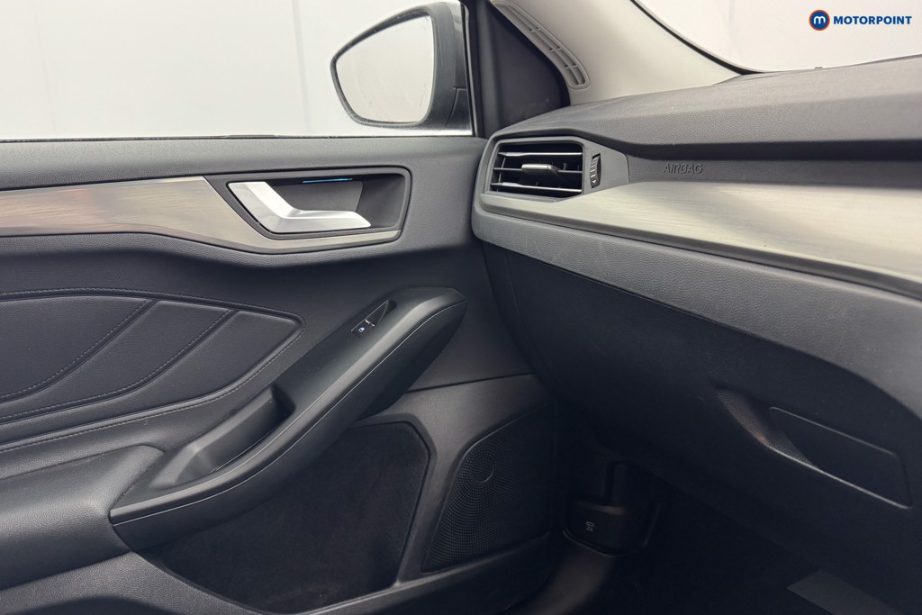 Ford Focus Titanium Manual Petrol Hatchback - Stock Number (1579320) - 17th supplementary image