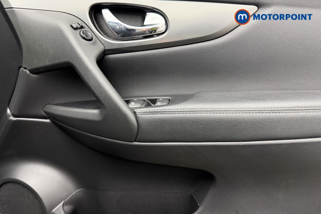 Nissan Qashqai N-Connecta Manual Petrol SUV - Stock Number (1581816) - 19th supplementary image