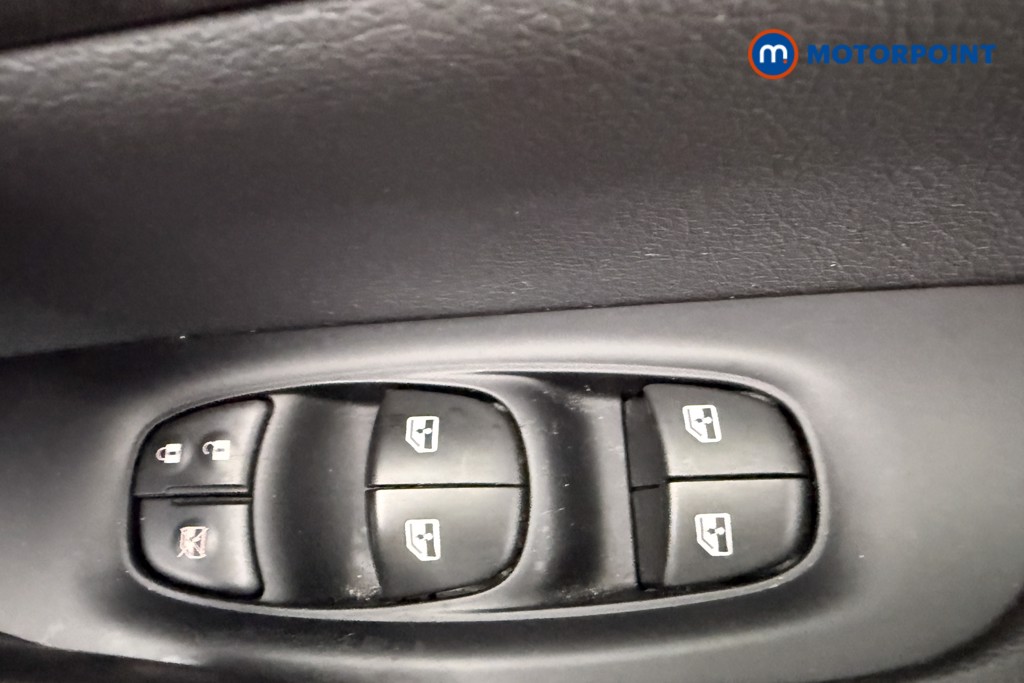 Nissan Qashqai N-Connecta Manual Petrol SUV - Stock Number (1581816) - 20th supplementary image