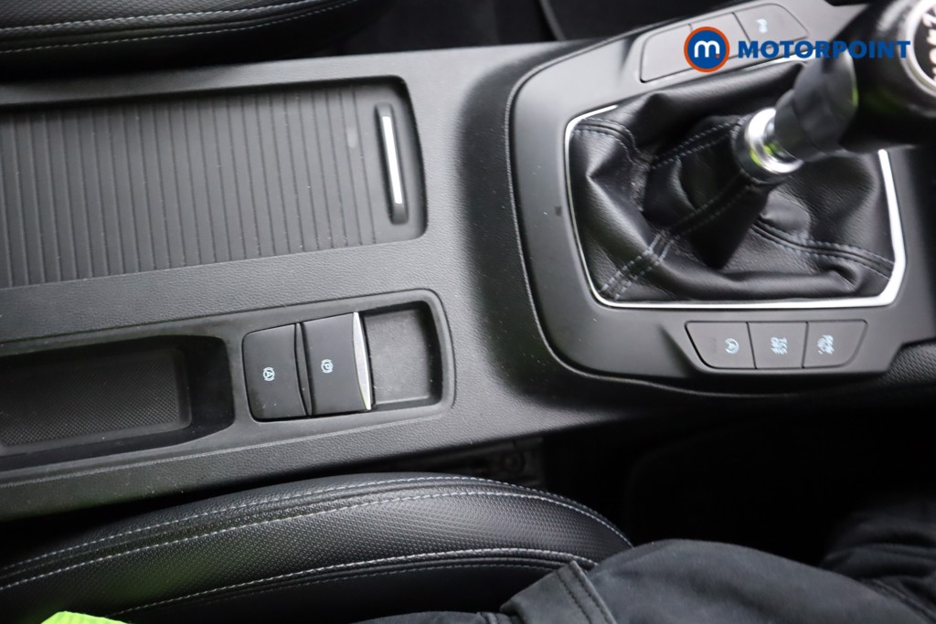 Ford Focus Active X Manual Petrol Hatchback - Stock Number (1582403) - 4th supplementary image