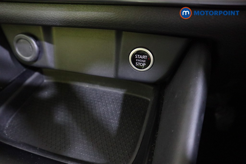 Nissan Qashqai N-Connecta Manual Petrol SUV - Stock Number (1583252) - 8th supplementary image