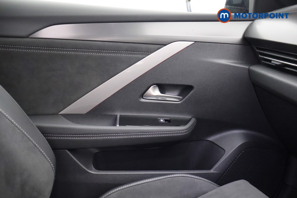 Vauxhall Astra Ultimate Manual Petrol Hatchback - Stock Number (1583705) - 12th supplementary image