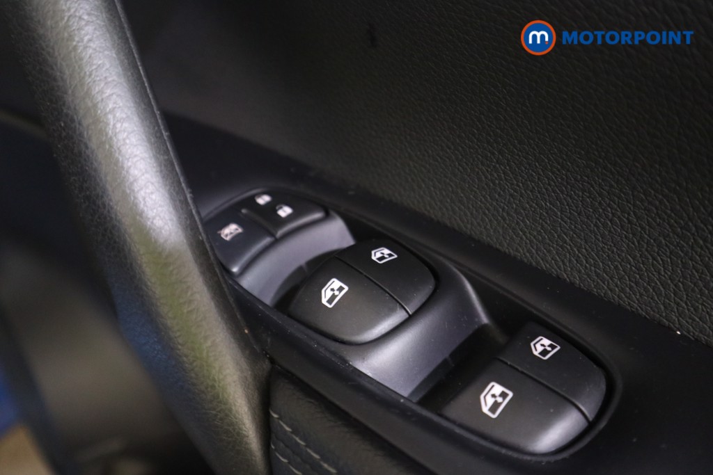 Nissan Qashqai Acenta Premium Manual Diesel SUV - Stock Number (1584716) - 12th supplementary image