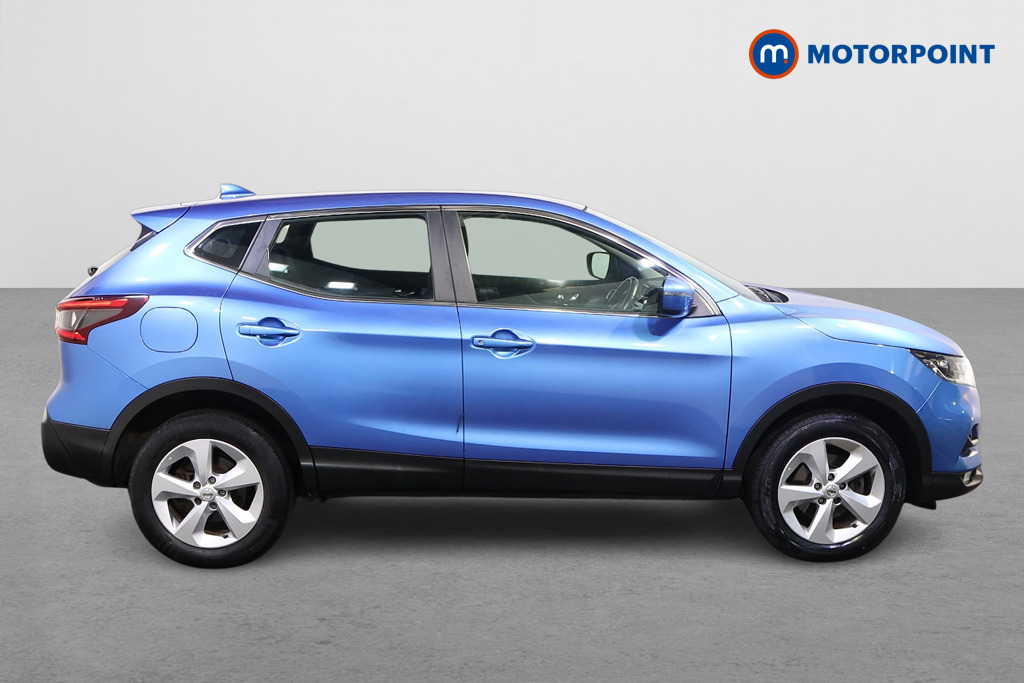 Nissan Qashqai Acenta Premium Manual Diesel SUV - Stock Number (1584716) - Drivers side