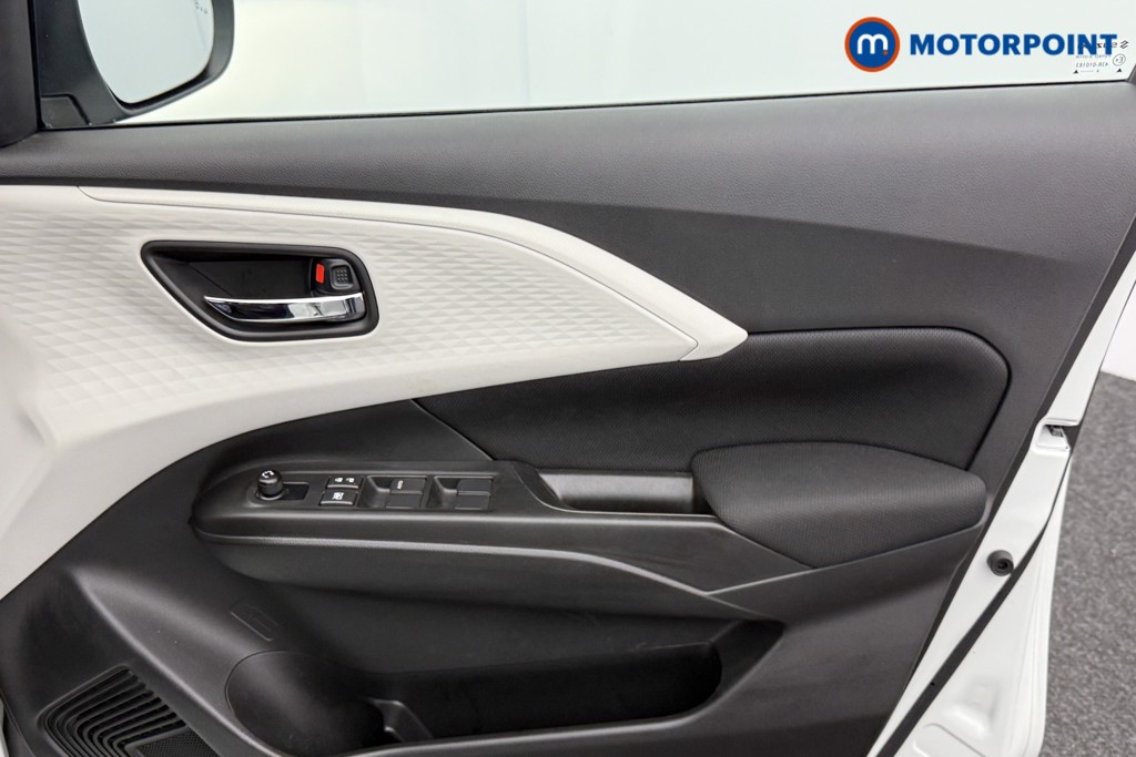 Suzuki Swift Motion Manual Petrol Hatchback - Stock Number (1585102) - 15th supplementary image