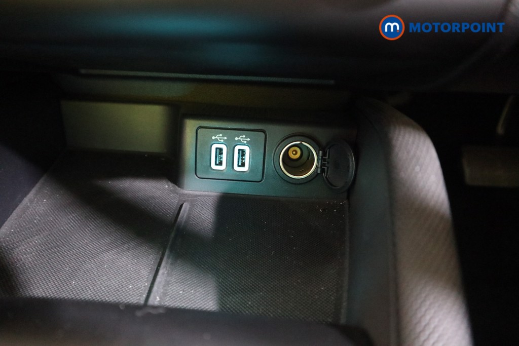 Ford Focus Active X Automatic Petrol Estate - Stock Number (1585944) - 9th supplementary image