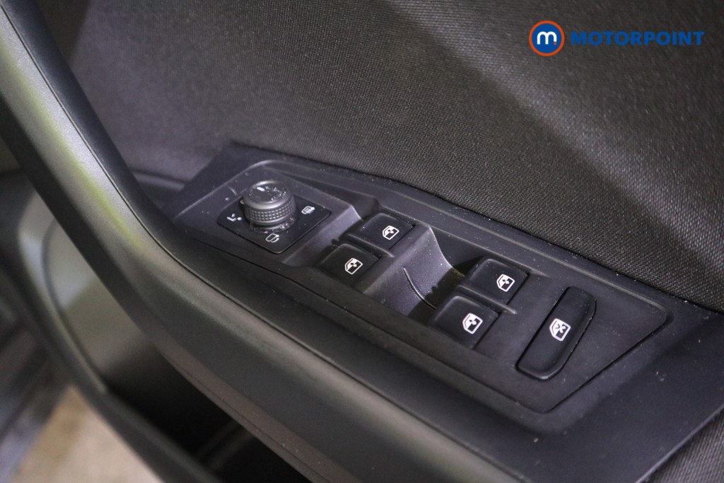 Volkswagen T-Roc Life Manual Petrol SUV - Stock Number (1586790) - 13th supplementary image
