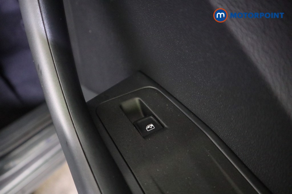 Volkswagen T-Roc Life Manual Petrol SUV - Stock Number (1586790) - 17th supplementary image