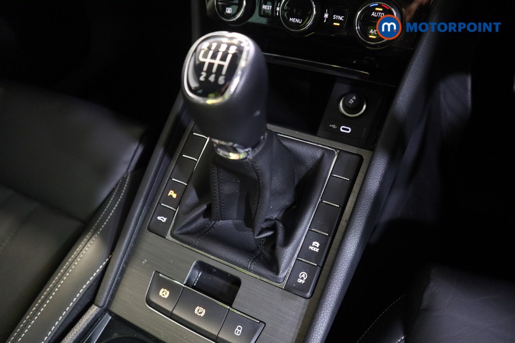 Skoda Superb Se L Manual Petrol Hatchback - Stock Number (1586952) - 8th supplementary image