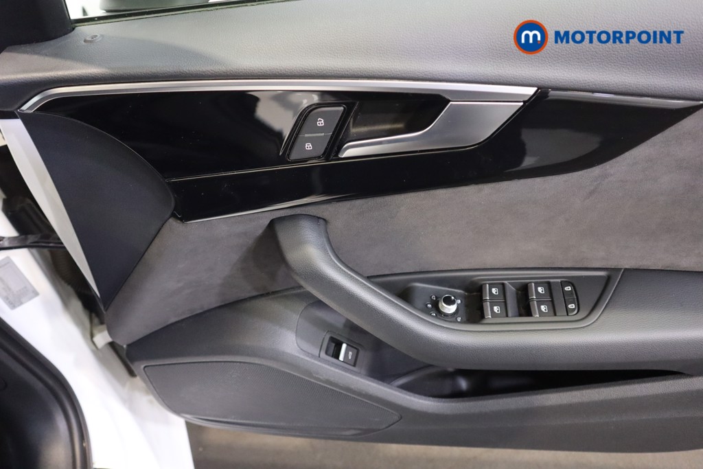 Audi A4 Black Edition Manual Petrol Estate - Stock Number (1587609) - 9th supplementary image