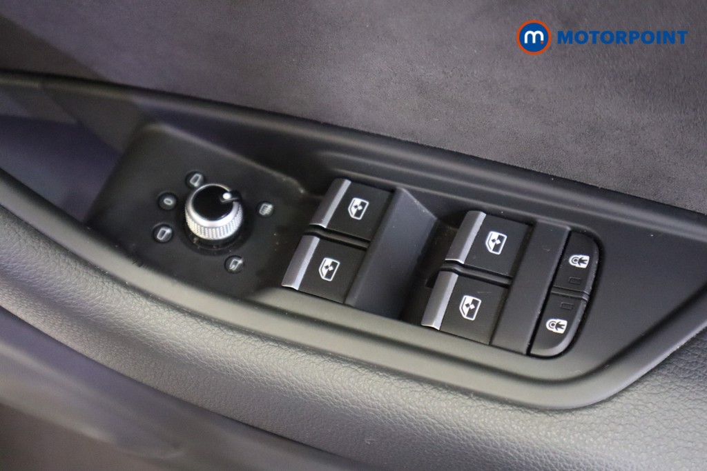 Audi A4 Black Edition Manual Petrol Estate - Stock Number (1587609) - 11th supplementary image